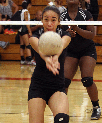 Senior Miranda Minor passes the ball with a teammate during a Lincoln tournament. 