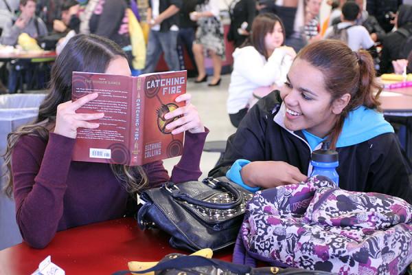 During lunch, a student enjoys Catching Fire.