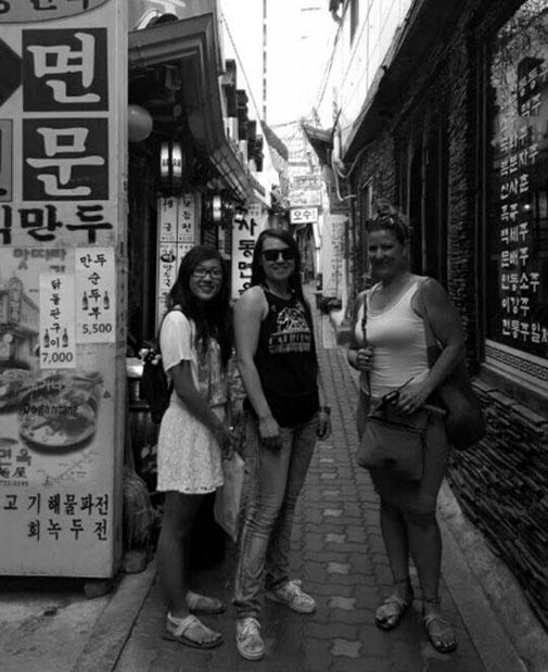 Matsumoto spent time with her aunt and cousin
shopping in South Korea.