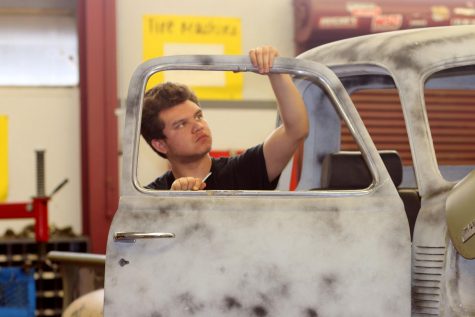 WEEKLY GALLERY: Getting greasy in autoshop