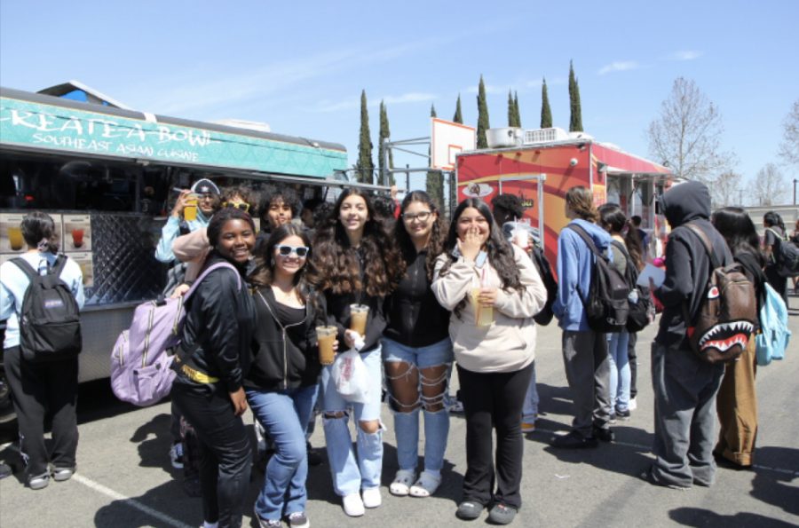 Stagg High School Students after receiving their food from one of many food trucks. (Savannah Almendarez/StaggOnline)