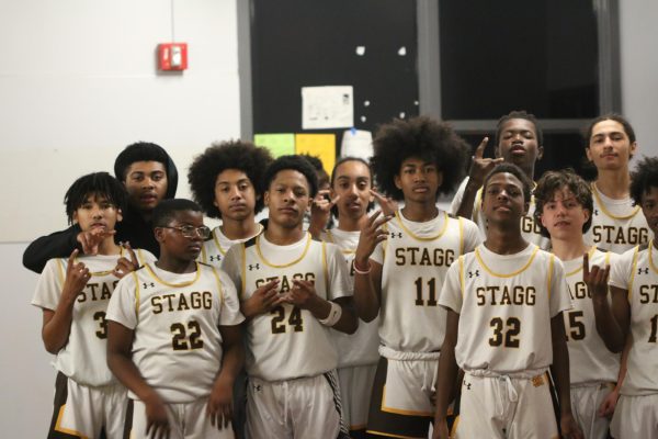 Freshmen Boys Basketball team poses for a picture during half time. (Martin Pena Espinoza / Stagg Online)