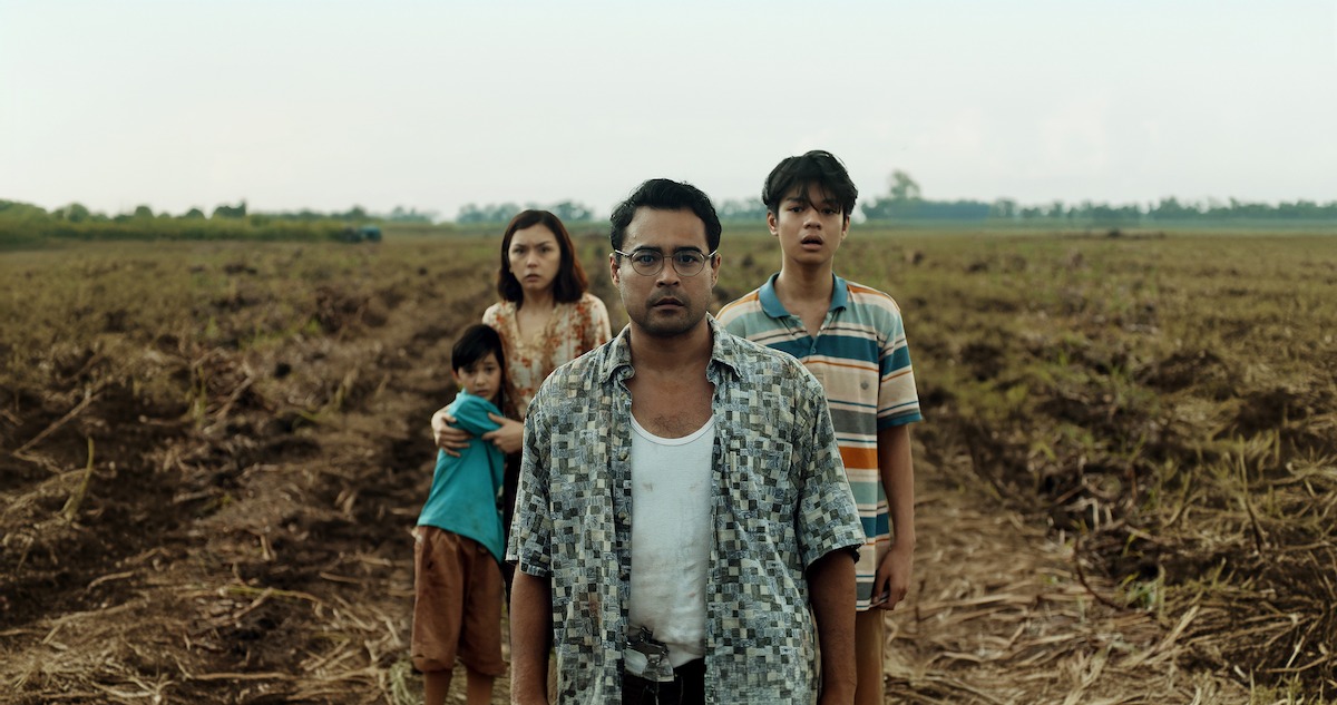 Francis looks at a group of zombies rising from the fields with ex-wife Iris and sons Lucas (left) and Joshua. After this scene in the middle of the movie, Francis' traumatic past starts affecting him. (Netflix)