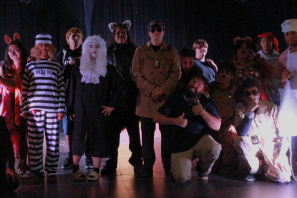 Reed poses with his numerous actors after wrapping up the final performance of the year. There are also multiple stage hands and jurors within this picture.