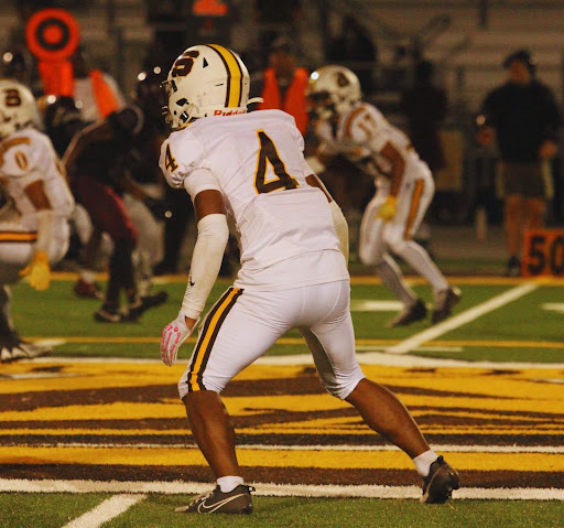 #4 (Darnell Holmes) getting ready for a defensive play. He starts running to tackle whoever he needs to.